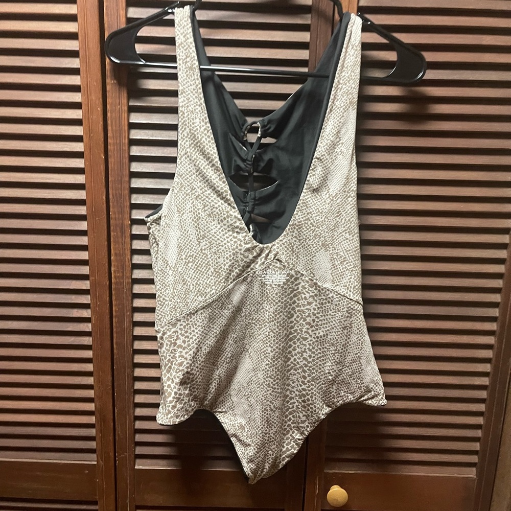 Acacia Mauka Reversible One Piece in Black and Snakeskin Size XL - Picture 3 of 6
